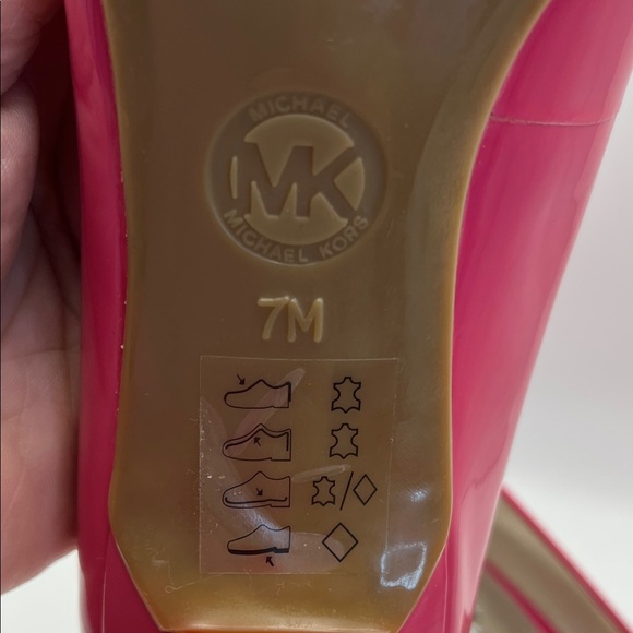 Michael Kors Fuchsia Patent Leather kitten Heels - Picture 7 of 8
